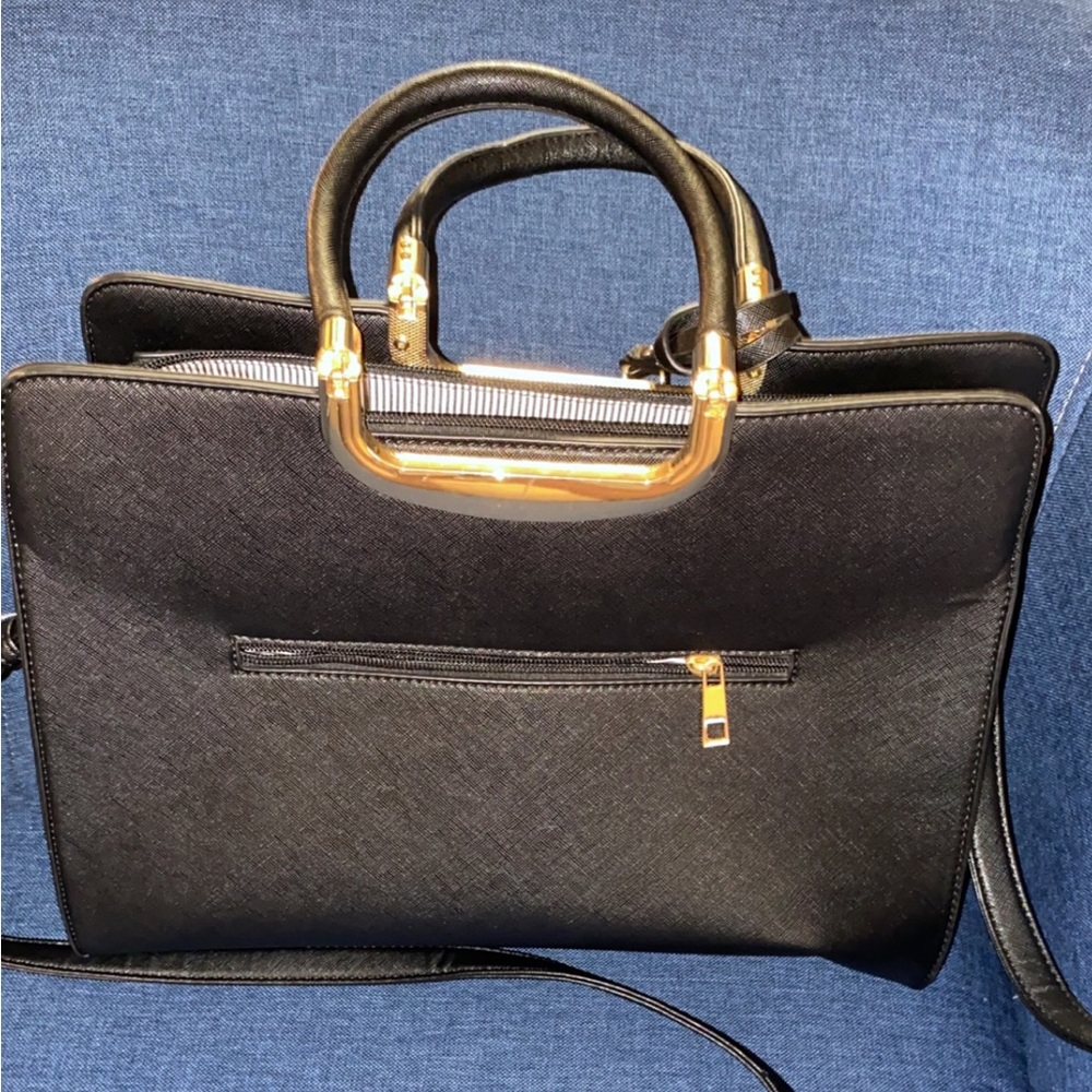 Black Purse w/Strap